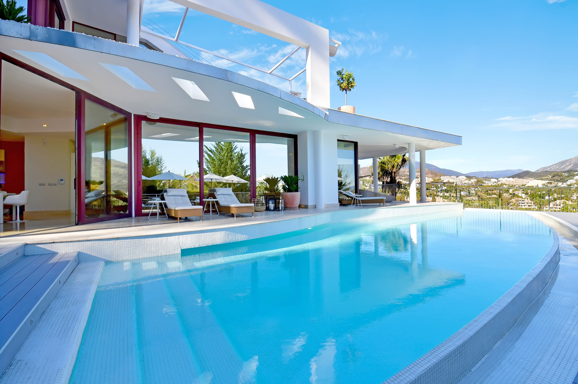 Casa de 7 Dormitorios y 6 Baños en alquiler vacacional en Nueva Andalucía, Marbella