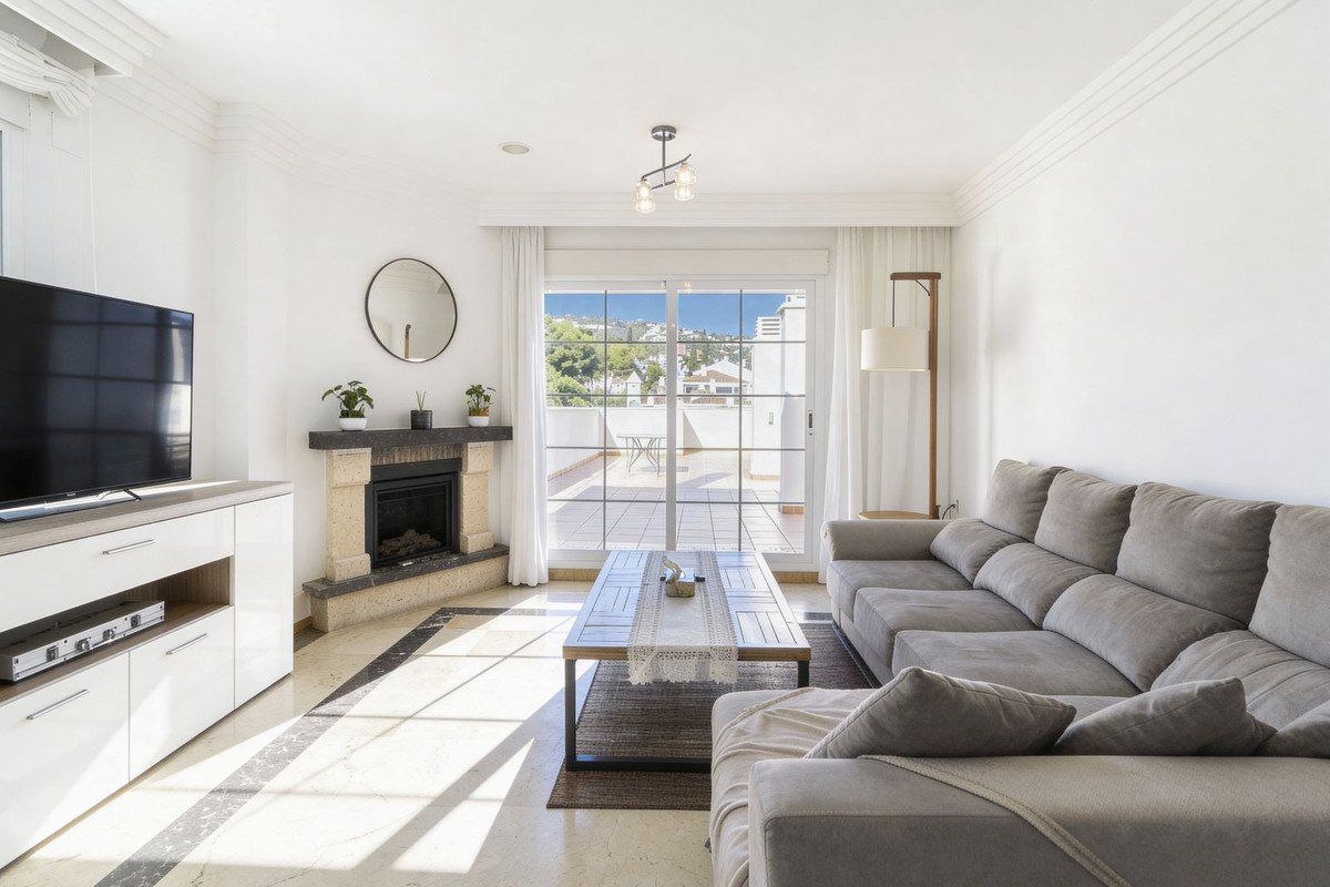 Piso de 3 Dormitorios y 2 Baños en alquiler en Río Real, Marbella