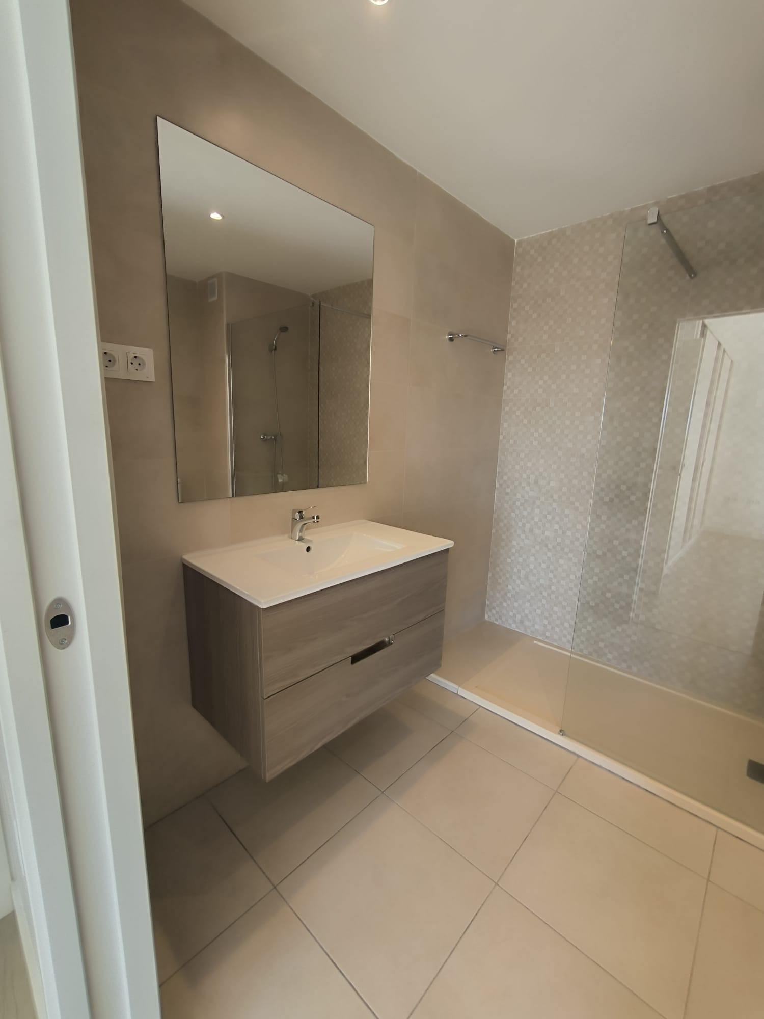 Piso de 3 Dormitorios y 2 Baños en alquiler en Nueva Andalucía, Marbella