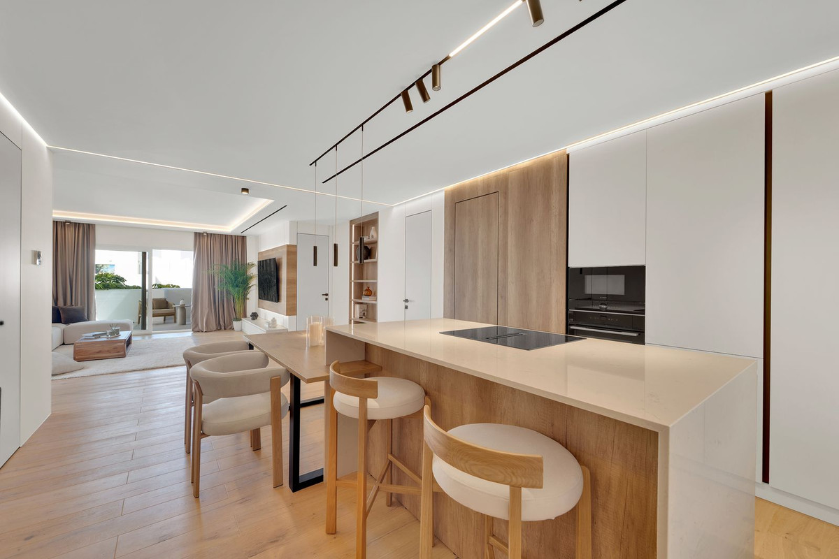 3 Bed, 3 Bath - Apartment for Sale in Nagueles, Marbella