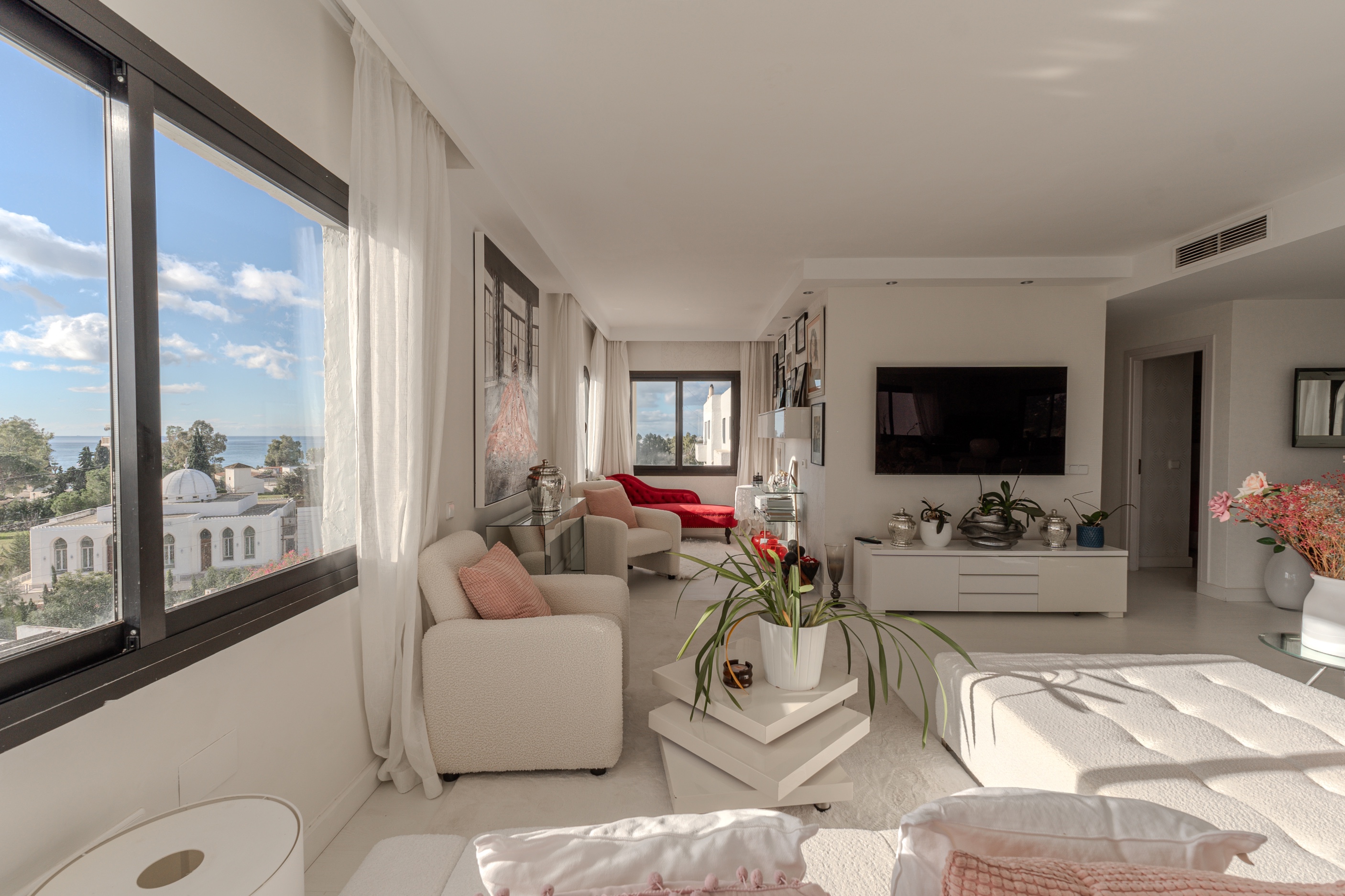 Piso de 2 Dormitorios y 2 Baños en venta en Milla de Oro, Marbella