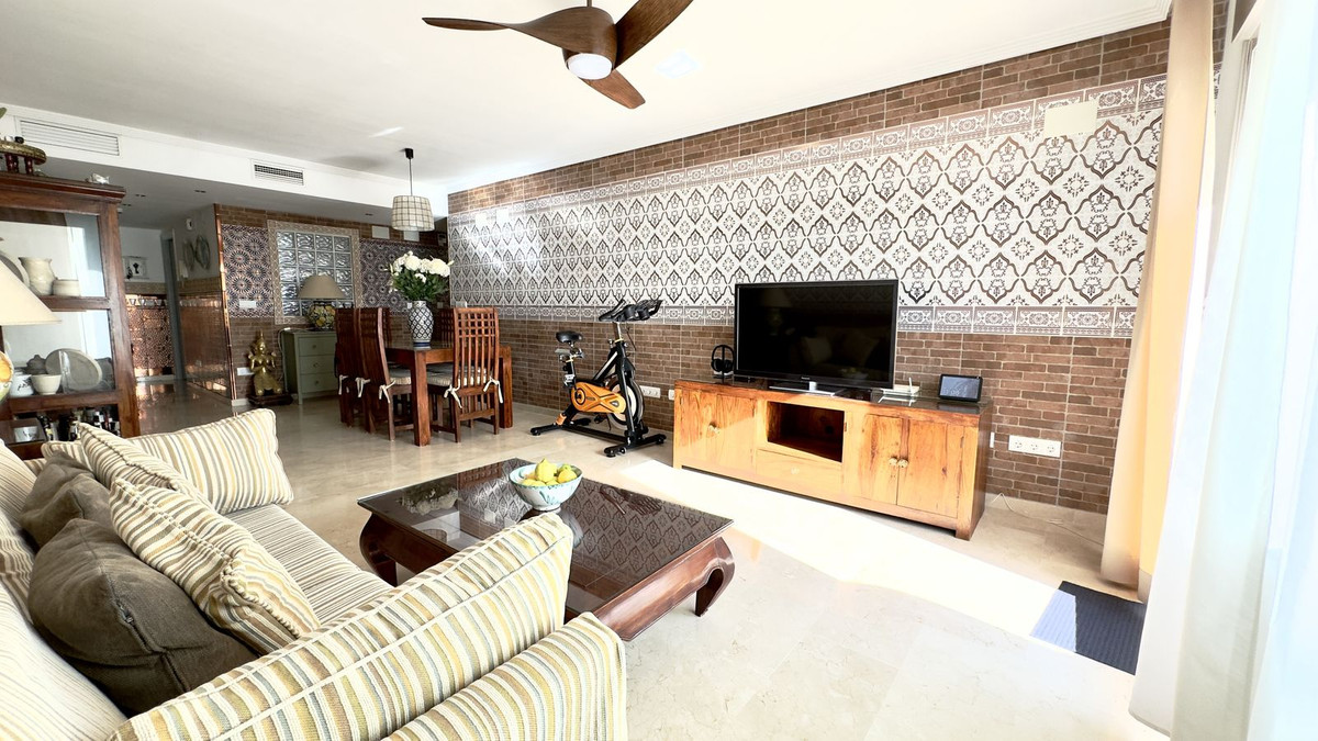 Piso de 2 Dormitorios y 2 Baños en venta en Guadalmina Baja, San Pedro de Alcántara