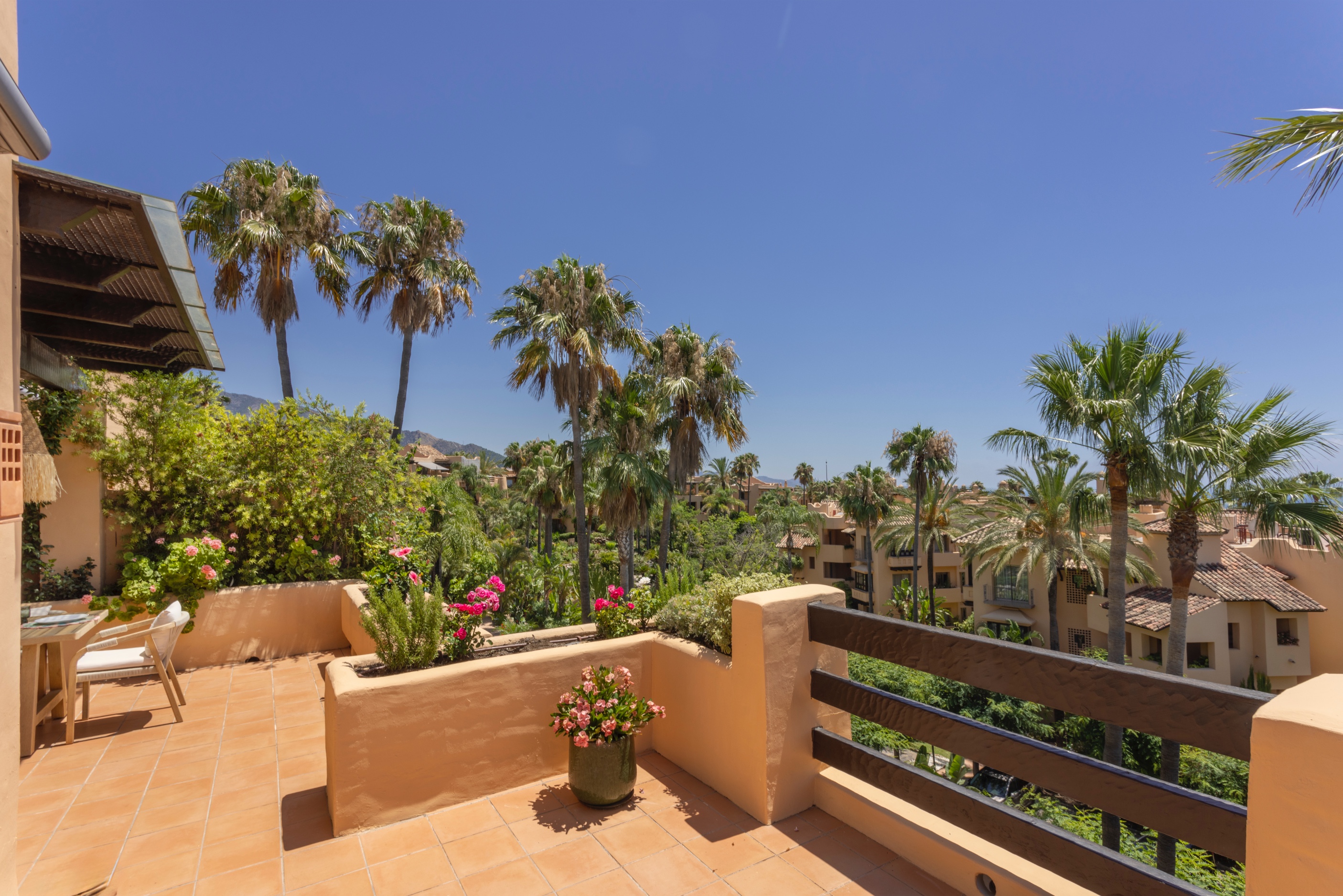Ático de 3 Dormitorios y 3 Baños en alquiler en Milla de Oro, Marbella