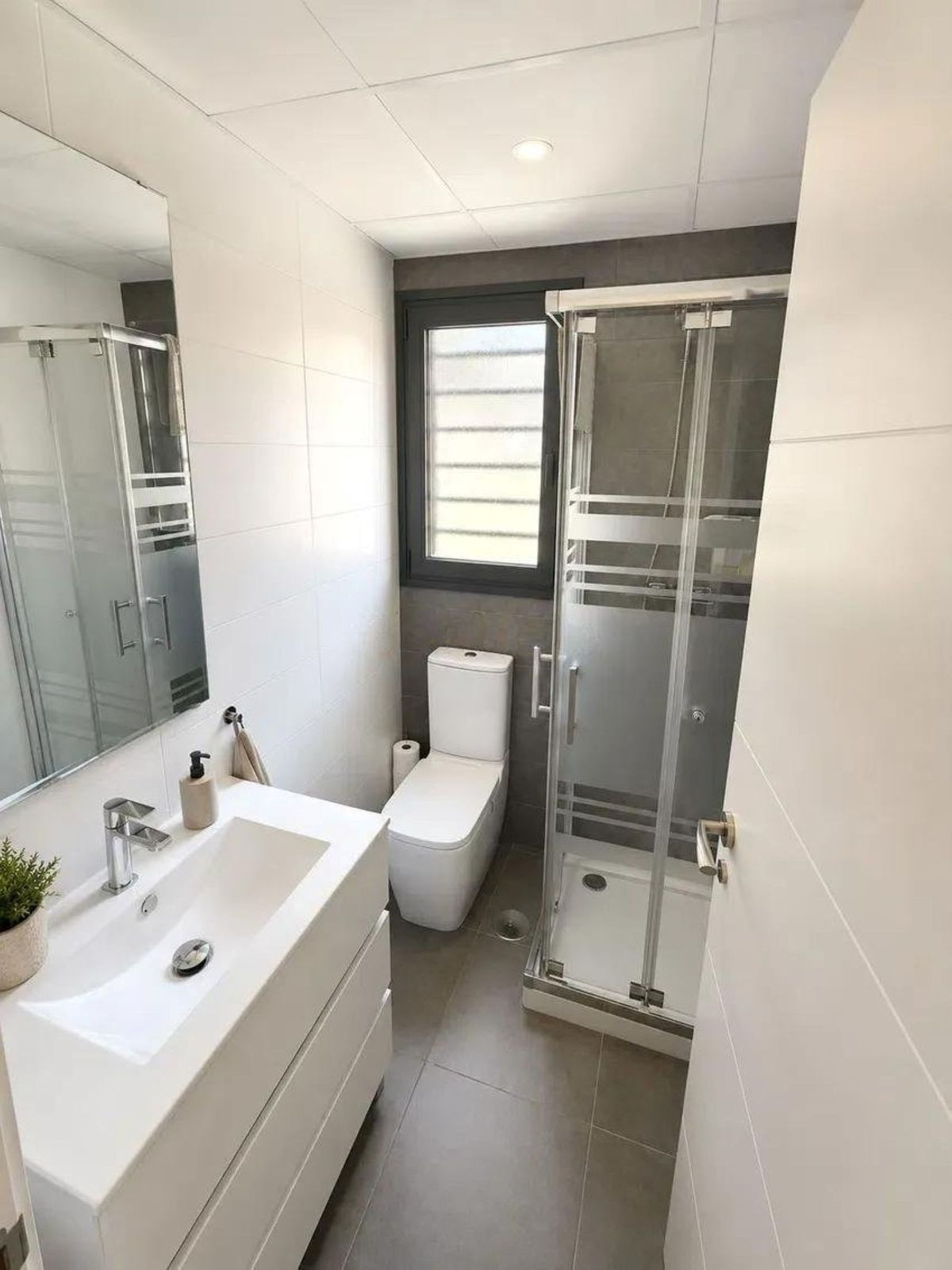Piso de 2 Dormitorios y 2 Baños en venta en El Pinillo, Torremolinos