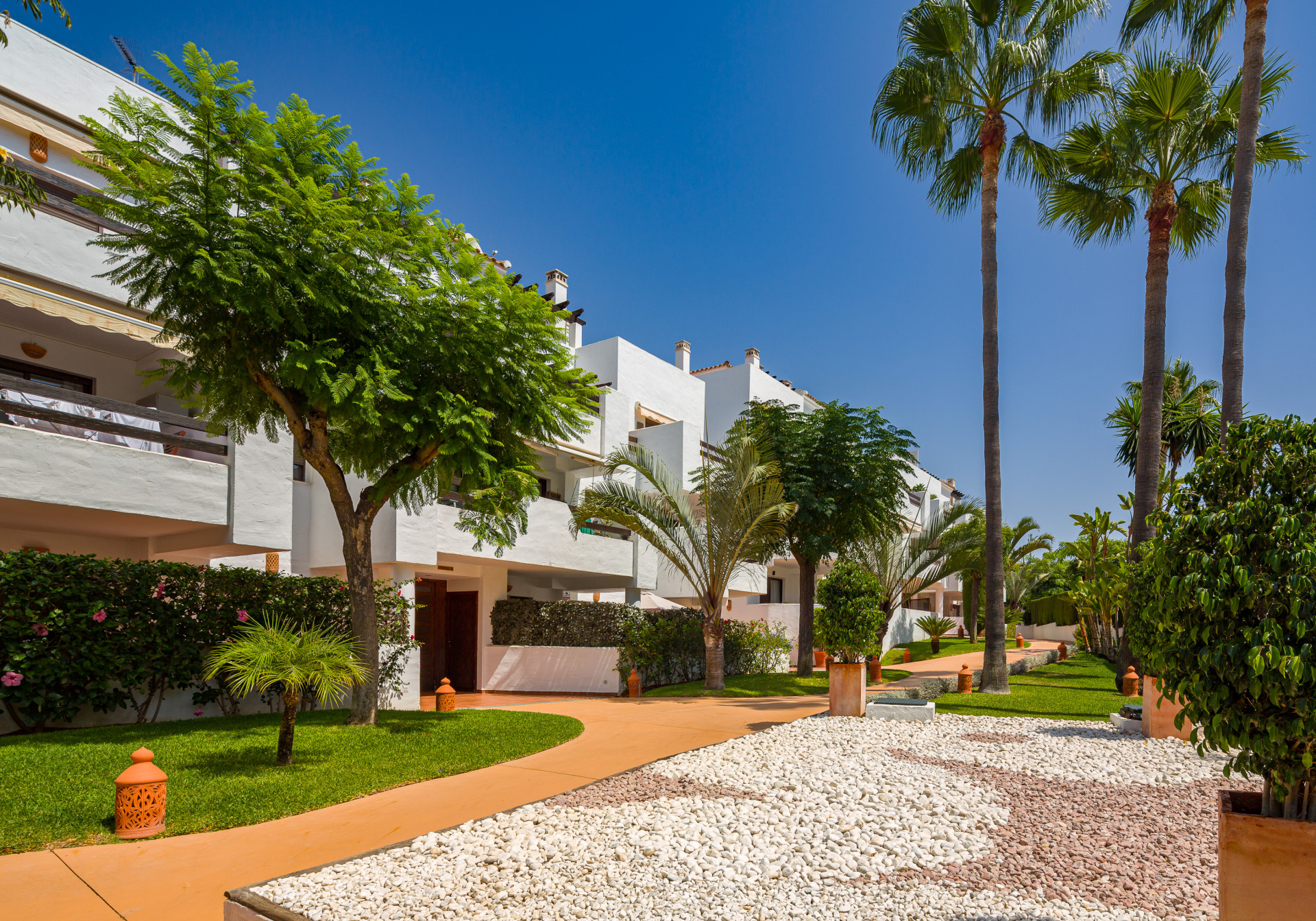 Piso de 3 Dormitorios y 2 Baños en venta en Estepona