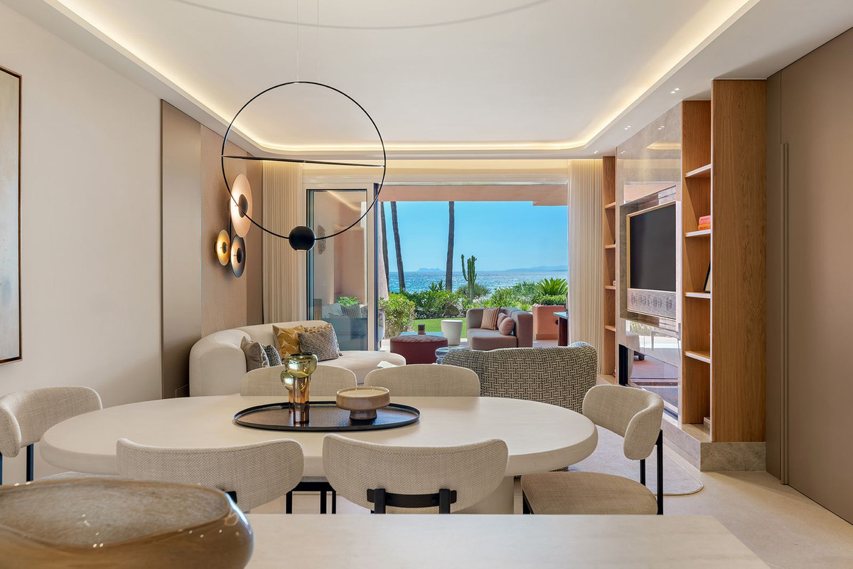 Piso de 3 Dormitorios en venta en Nueva Milla de Oro, Estepona
