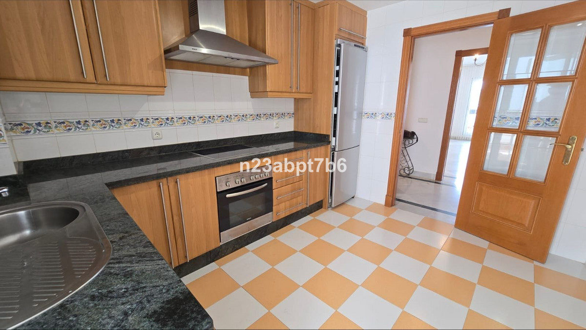 Piso de 2 Dormitorios en venta en Nueva Andalucía, Marbella