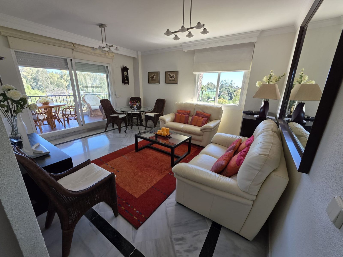 Piso de 3 Dormitorios en venta en Nueva Andalucía, Marbella