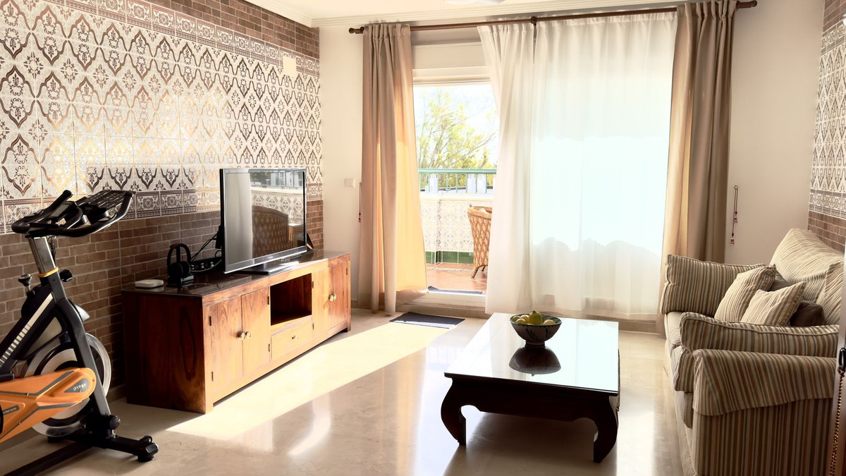 Piso de 2 Dormitorios y 2 Baños en venta en Guadalmina Baja, San Pedro de Alcántara