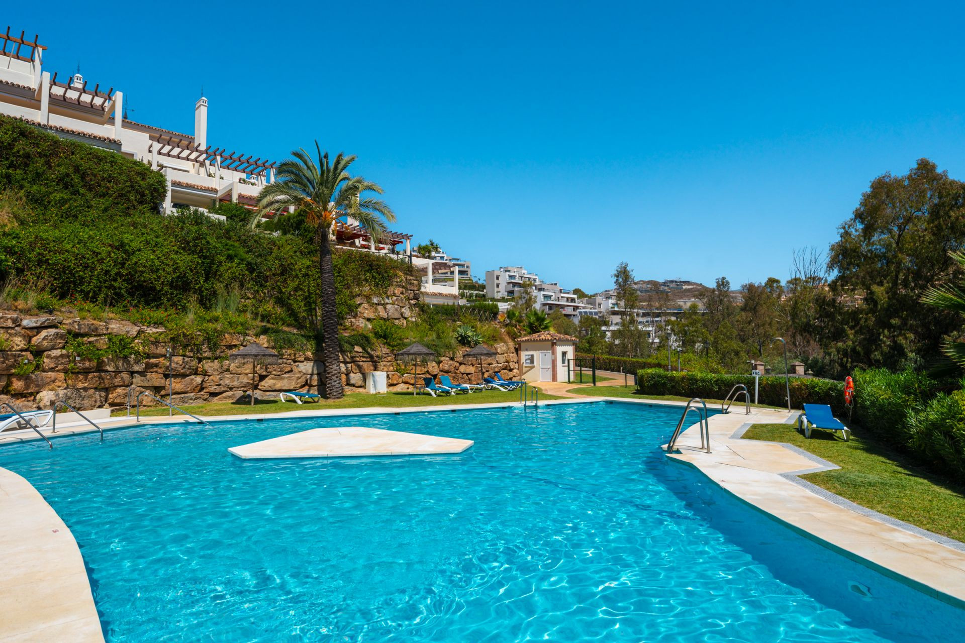Piso de 3 Dormitorios y 2 Baños en venta en Nueva Andalucía