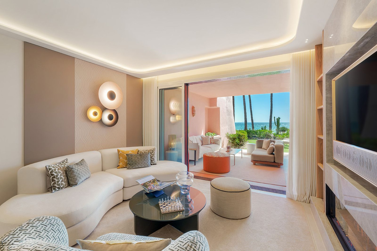Piso de 3 Dormitorios en venta en Nueva Milla de Oro, Estepona