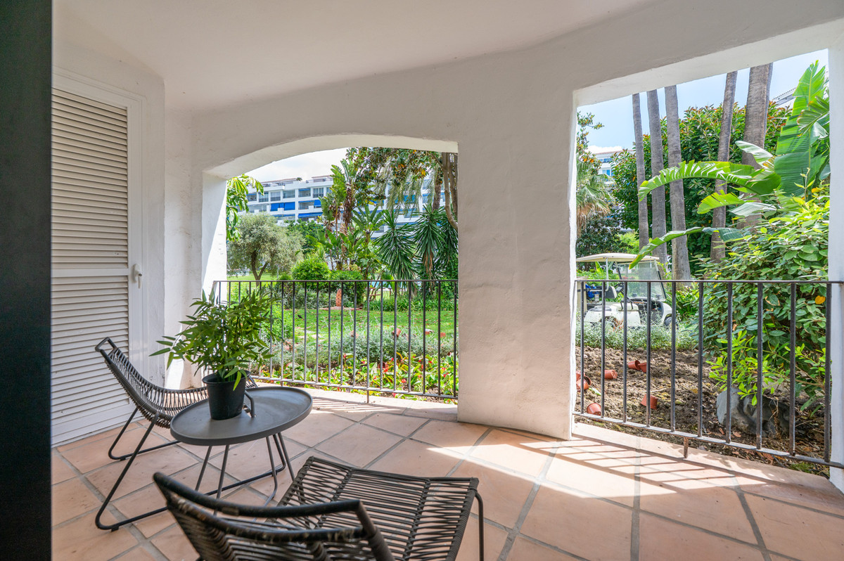 Piso de 3 Dormitorios en venta en Puerto Banús, Marbella