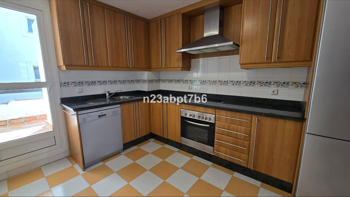 Piso de 2 Dormitorios en venta en Nueva Andalucía, Marbella