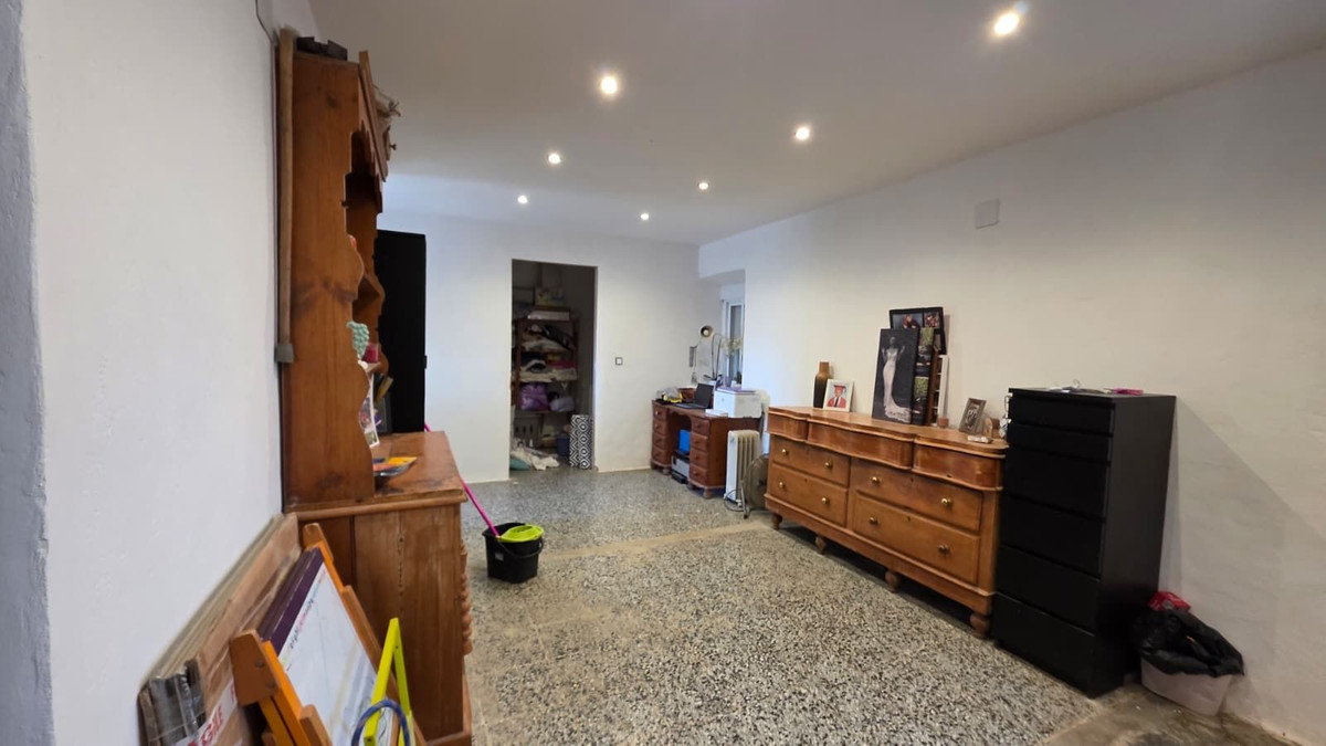 Finca de 5 Dormitorios y 3 Baños en venta en Pizarra
