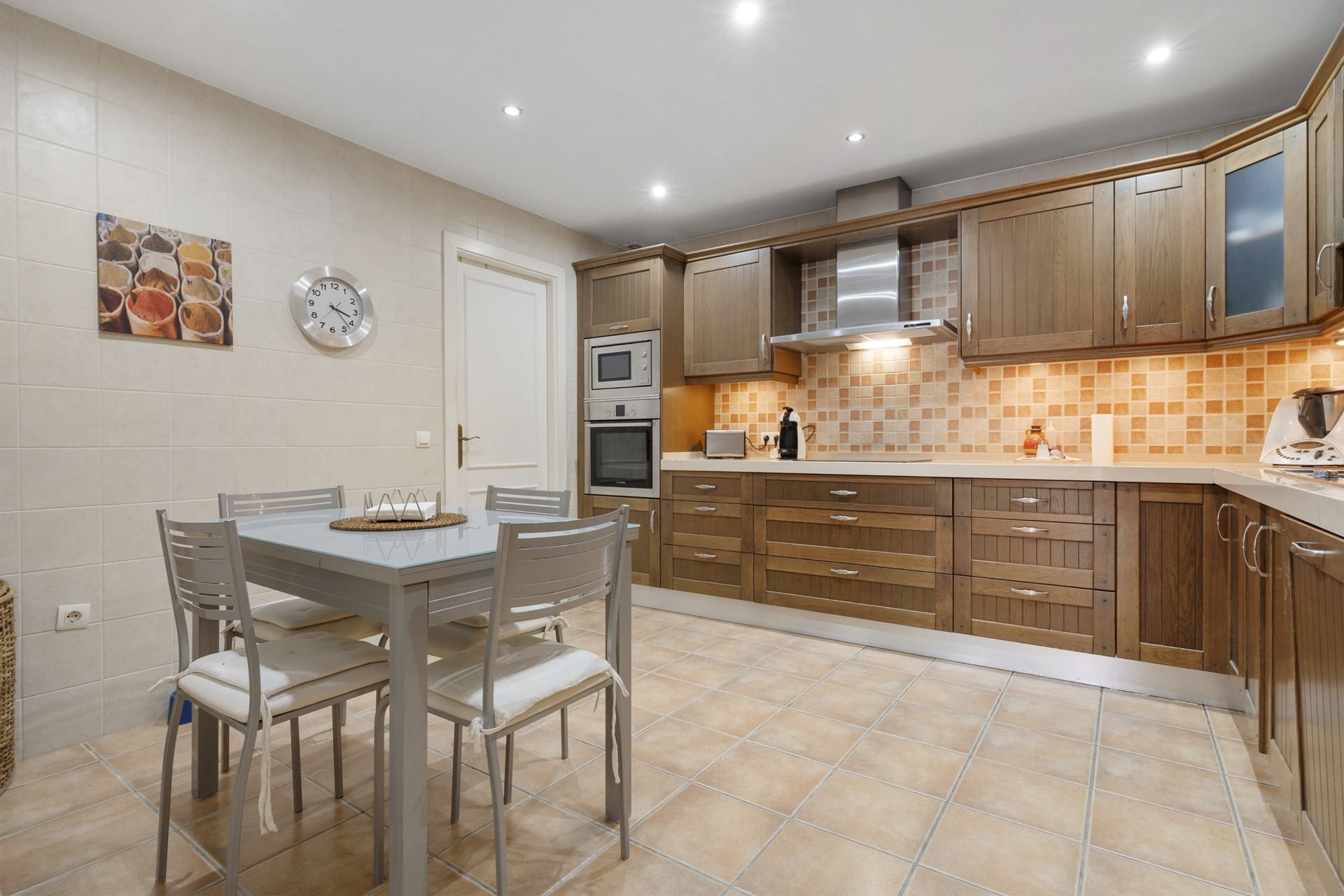 Piso de 3 Dormitorios y 3 Baños en venta en Nueva Andalucía, Marbella