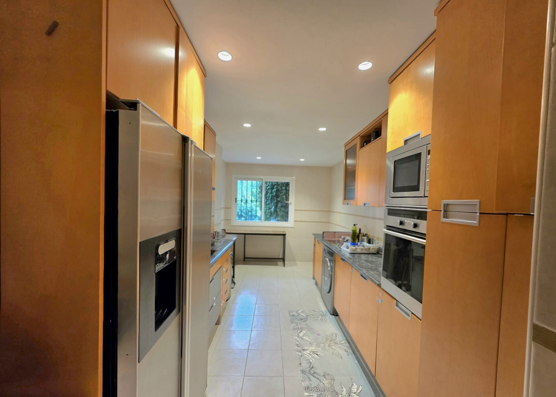 Piso de 2 Dormitorios en alquiler en Milla de Oro, Marbella