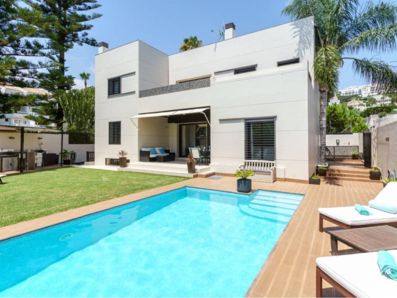 Casa de 4 Dormitorios y 3 Baños en alquiler vacacional en Mijas Pueblo
