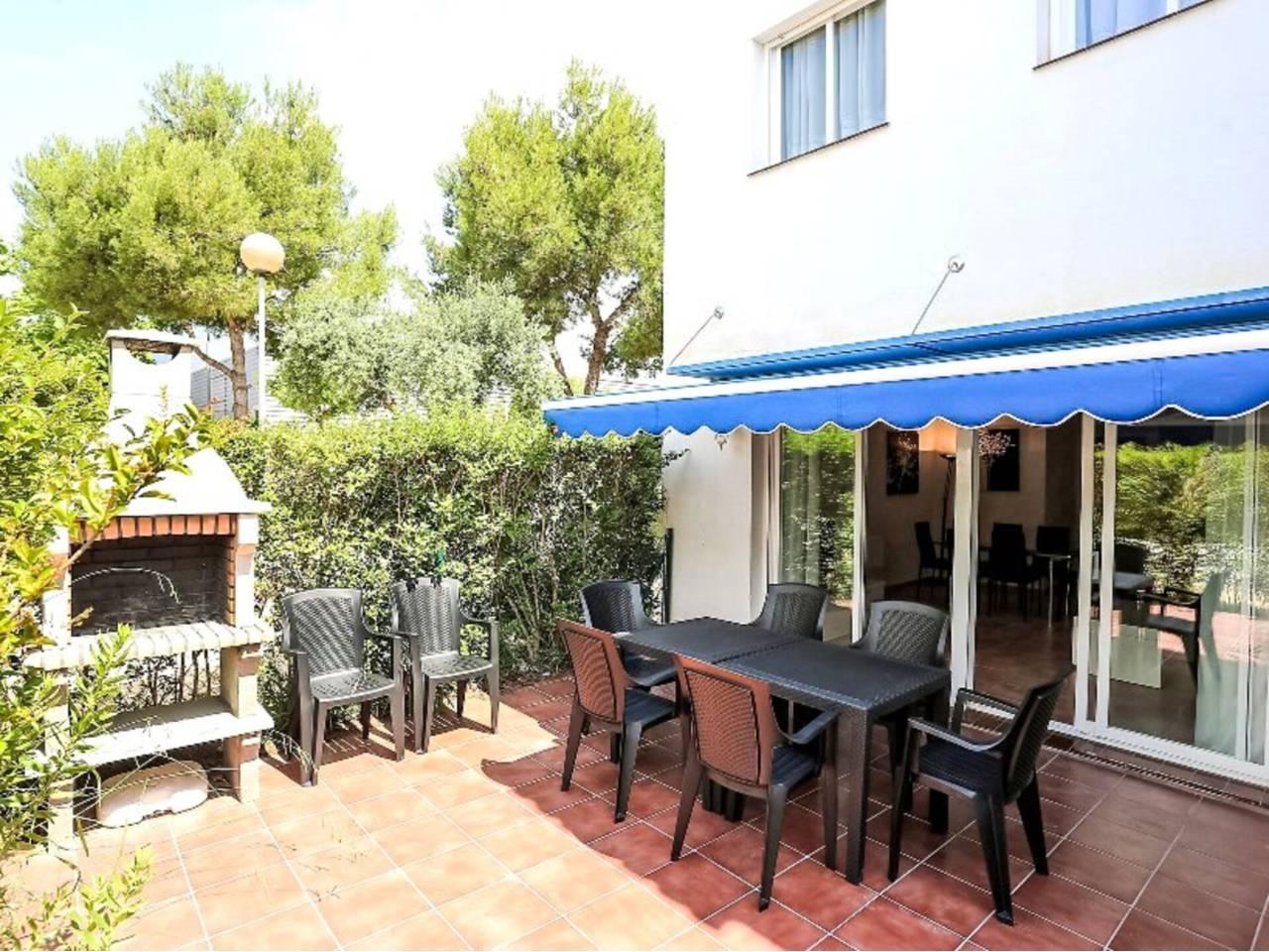 Casa Adosada de 3 Dormitorios y 2 Baños en alquiler vacacional en Salou
