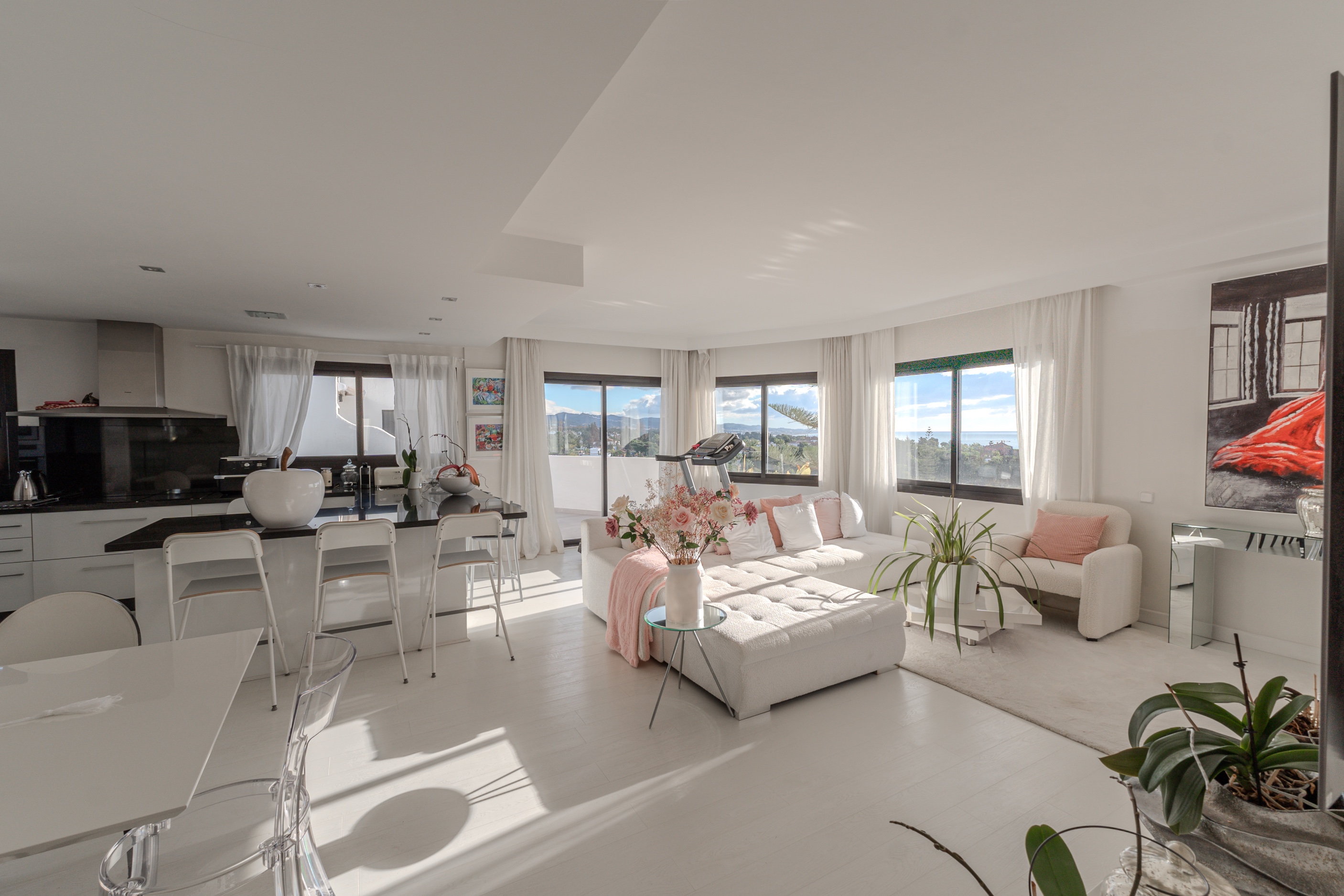 Piso de 2 Dormitorios y 2 Baños en venta en Milla de Oro, Marbella