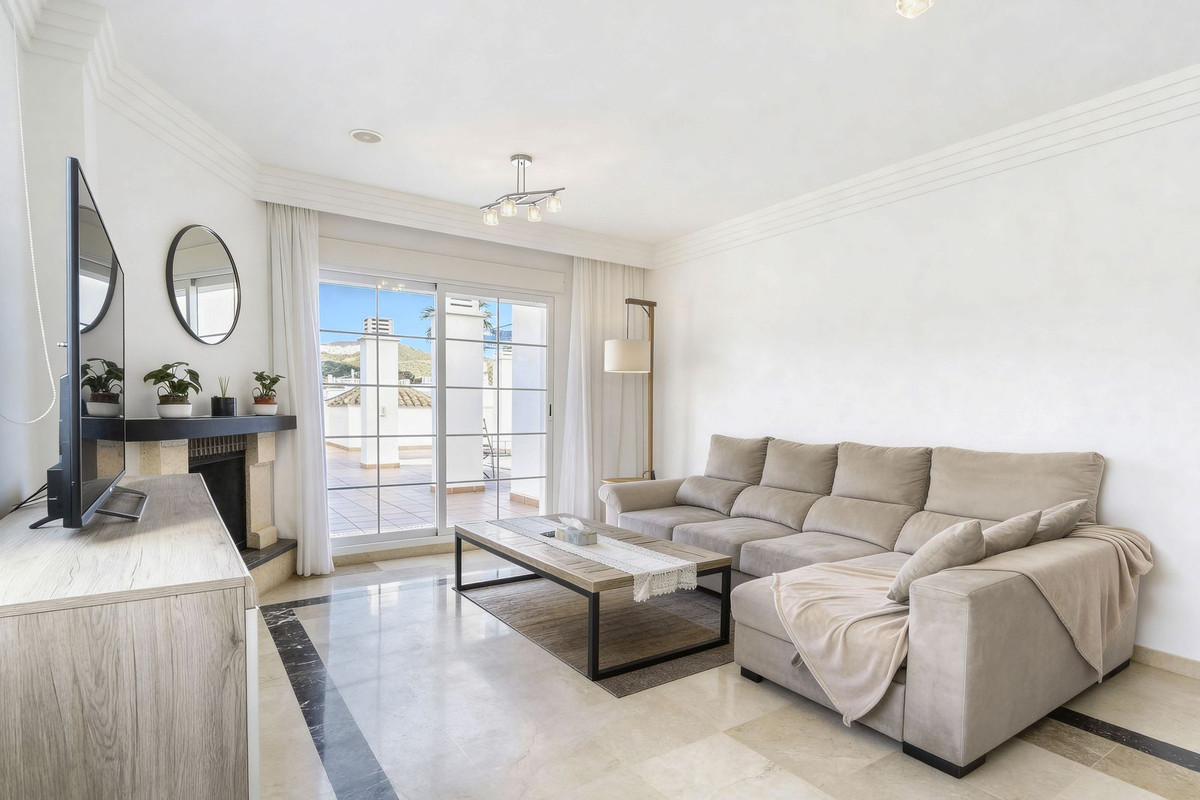 Piso de 3 Dormitorios y 2 Baños en alquiler en Río Real, Marbella