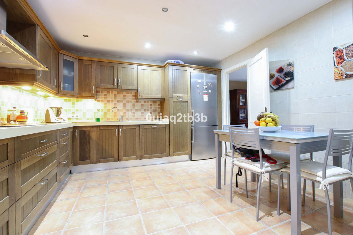 Piso de 3 Dormitorios y 3 Baños en venta en Nueva Andalucía, Marbella