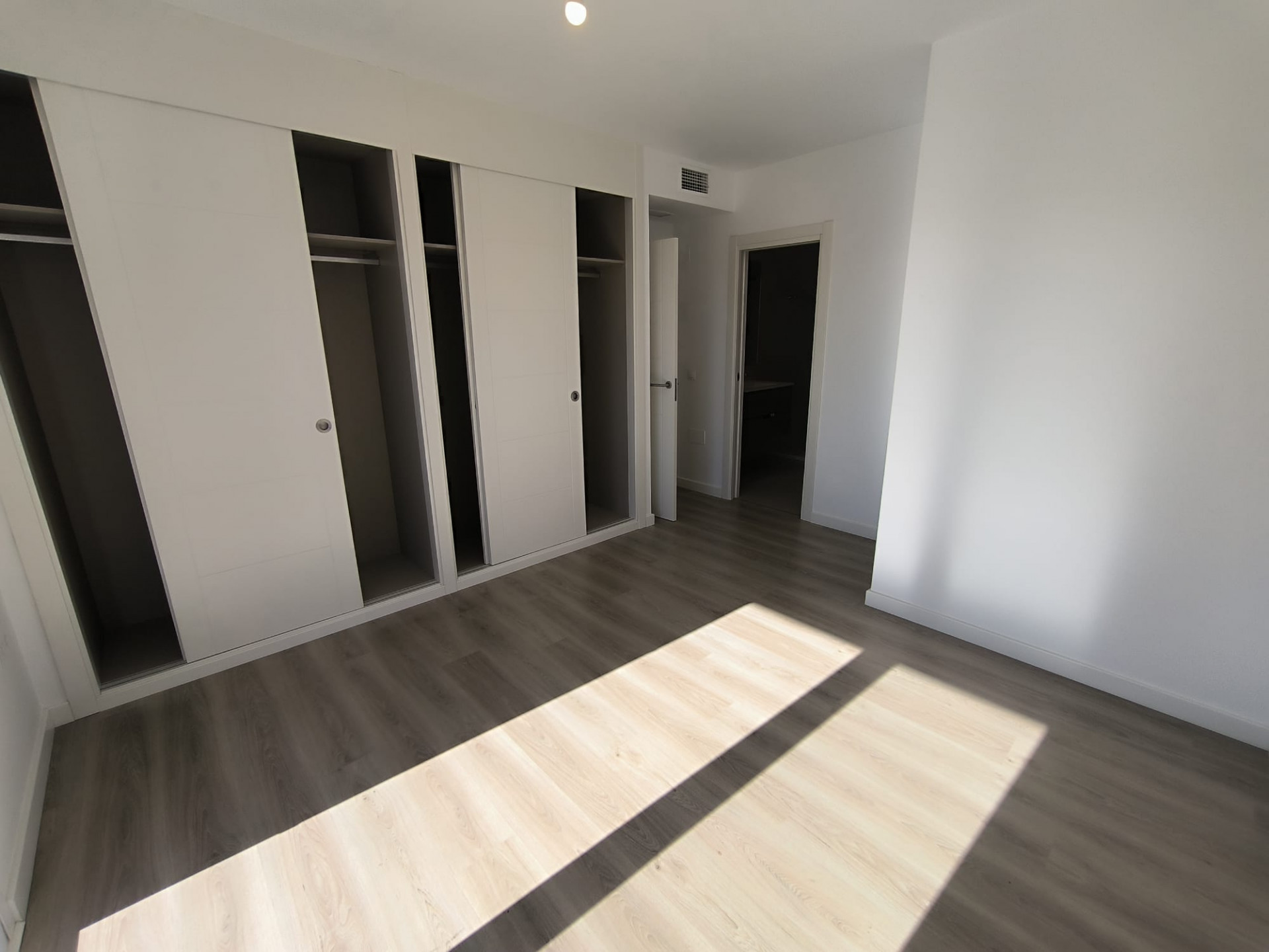 Piso de 3 Dormitorios y 2 Baños en alquiler en Nueva Andalucía, Marbella