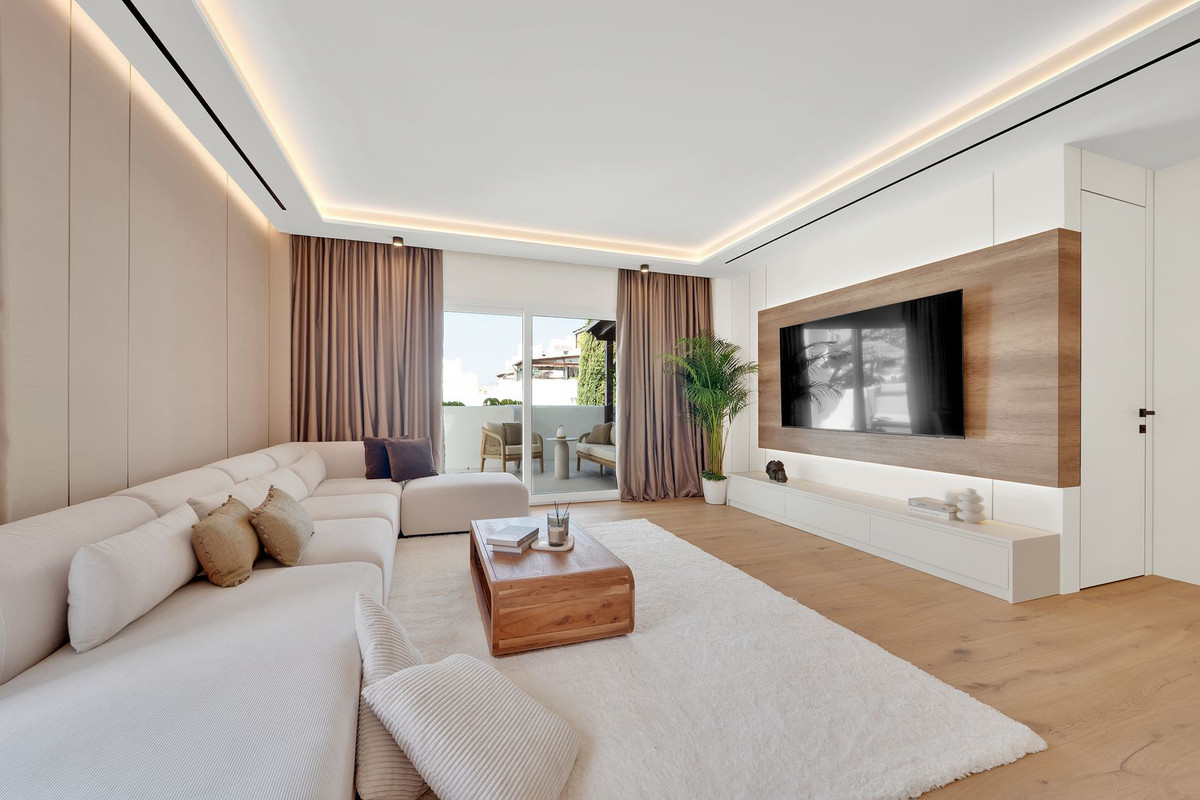 3 Bed, 3 Bath - Apartment for Sale in Nagueles, Marbella
