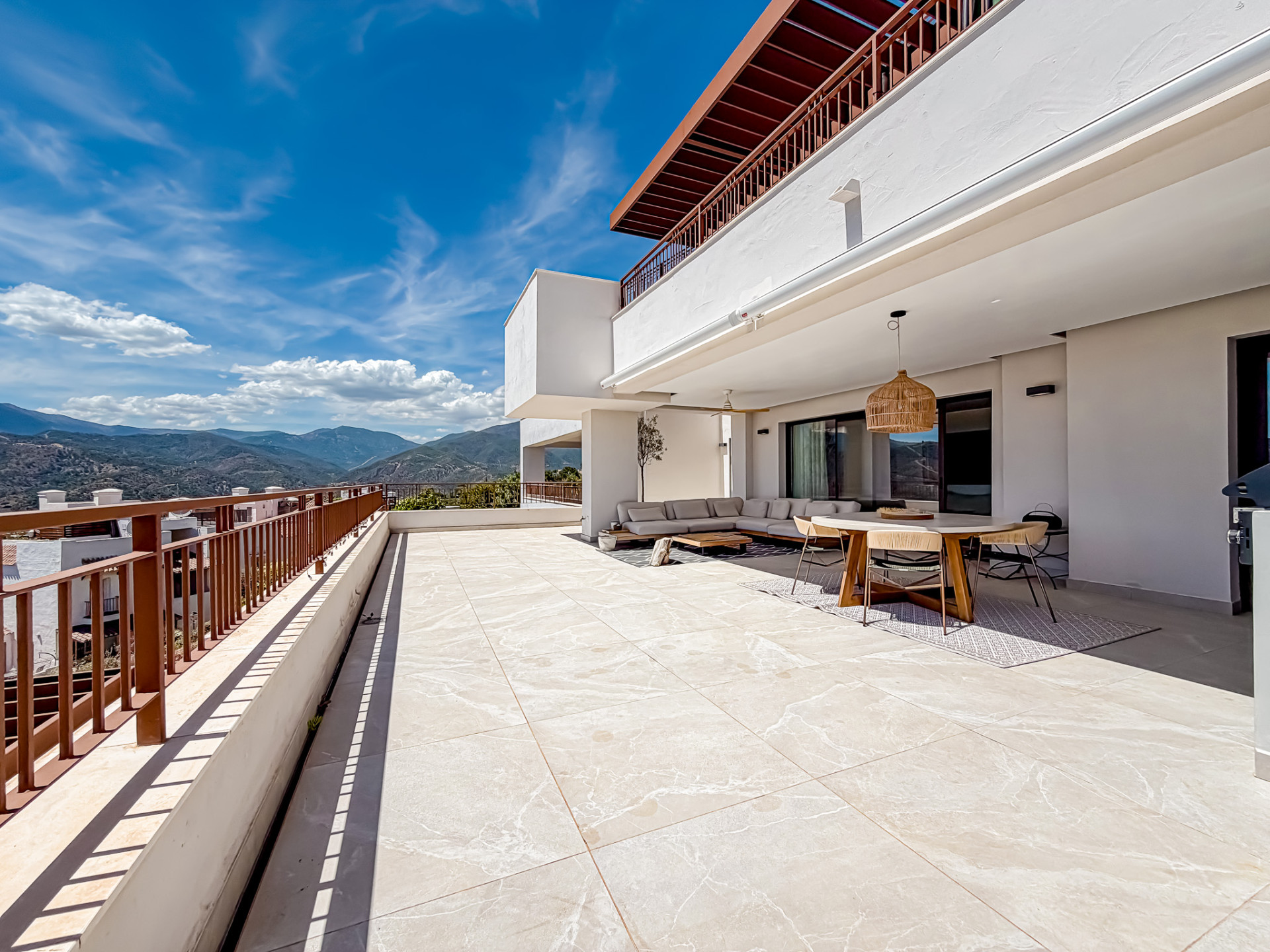 Piso de 3 Dormitorios y 2 Baños en venta en Istán