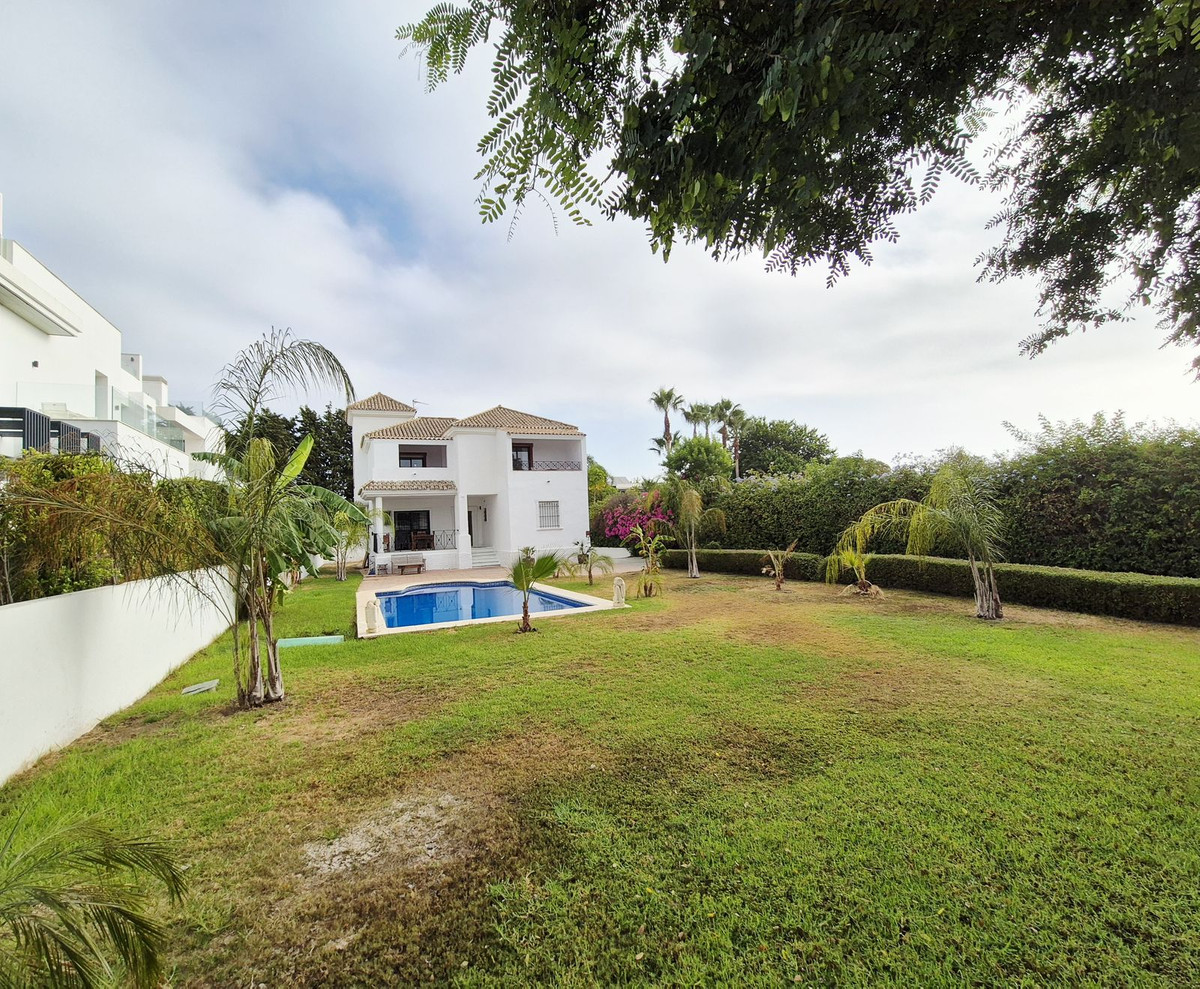 4 спални, 4 бани - Вила за продажба в Guadalmina Baja, San Pedro de Alcántara