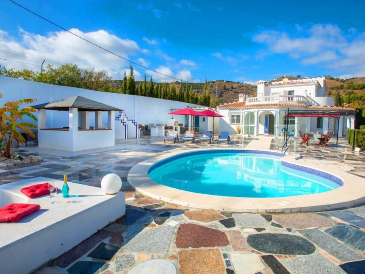 Casa Adosada de 5 Dormitorios y 4 Baños en alquiler vacacional en Torrox Costa