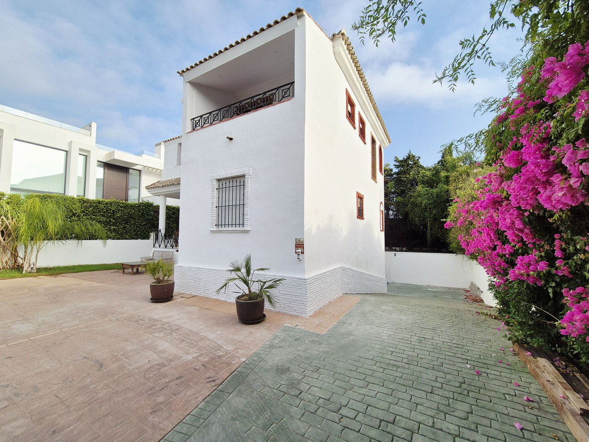 4 спални, 4 бани - Вила за продажба в Guadalmina Baja, San Pedro de Alcántara