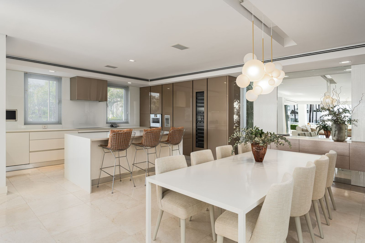 4 спални, 4 бани - Вила за продажба в Marbella Golden Mile
