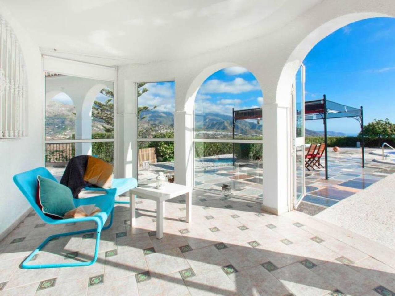 Casa Adosada de 5 Dormitorios y 4 Baños en alquiler vacacional en Torrox Costa