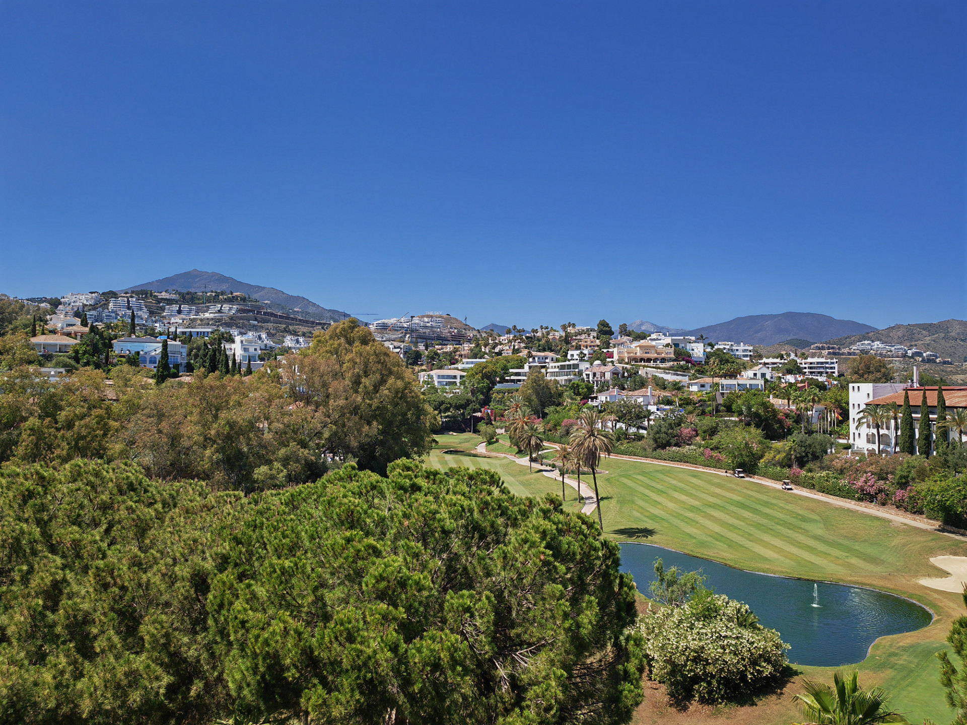 4 спални - Редова къща за продажба в La Quinta, Benahavis