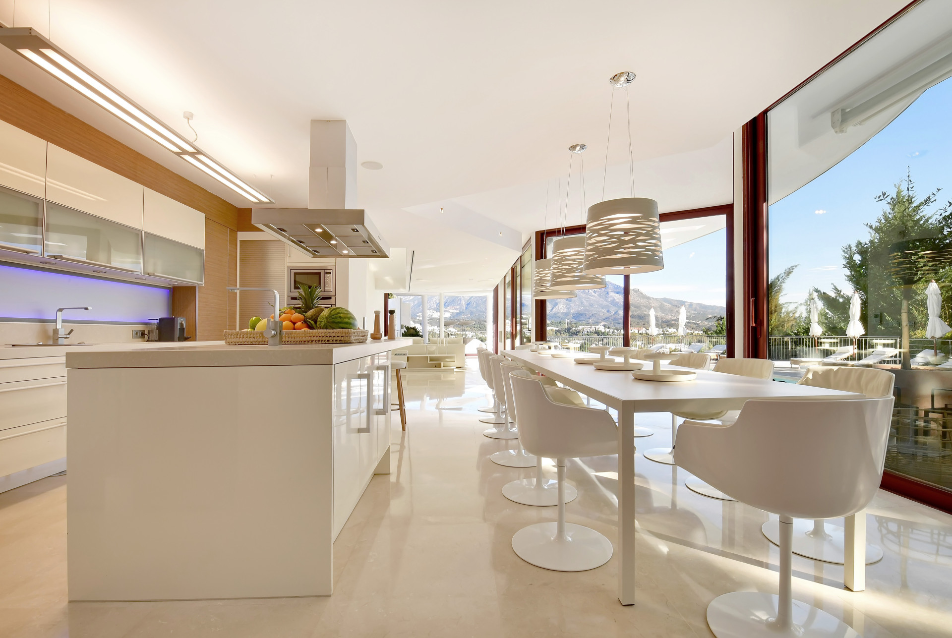 Casa de 7 Dormitorios y 6 Baños en alquiler vacacional en Nueva Andalucía, Marbella