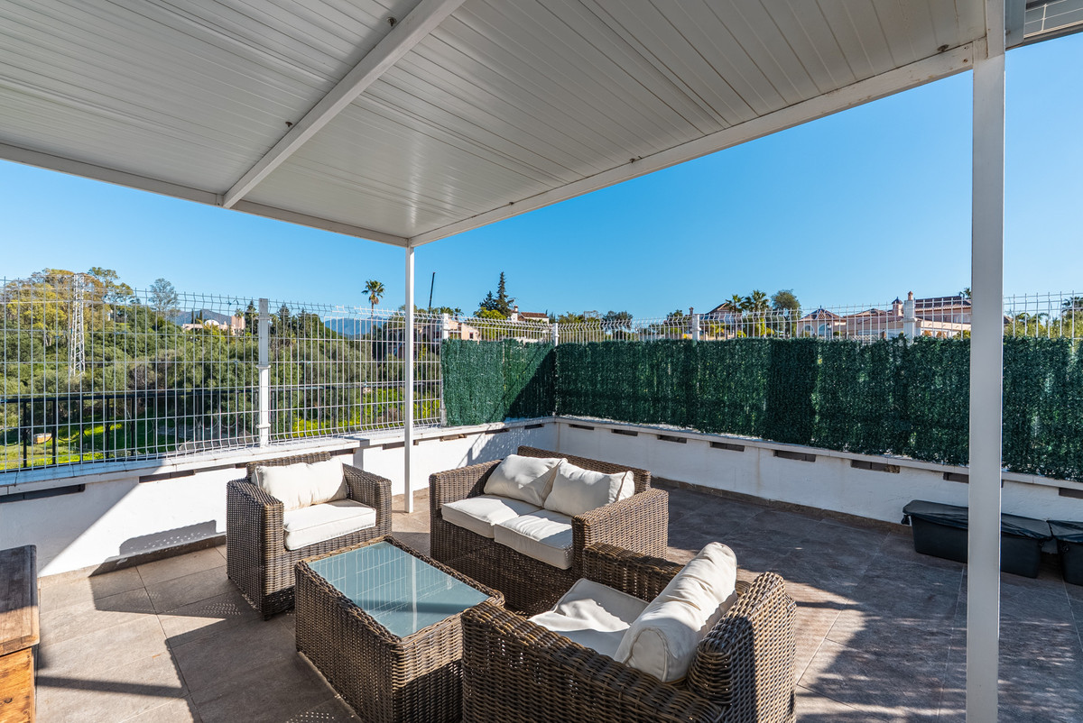 Casa Adosada de 3 Dormitorios y 3 Baños en venta en Estepona