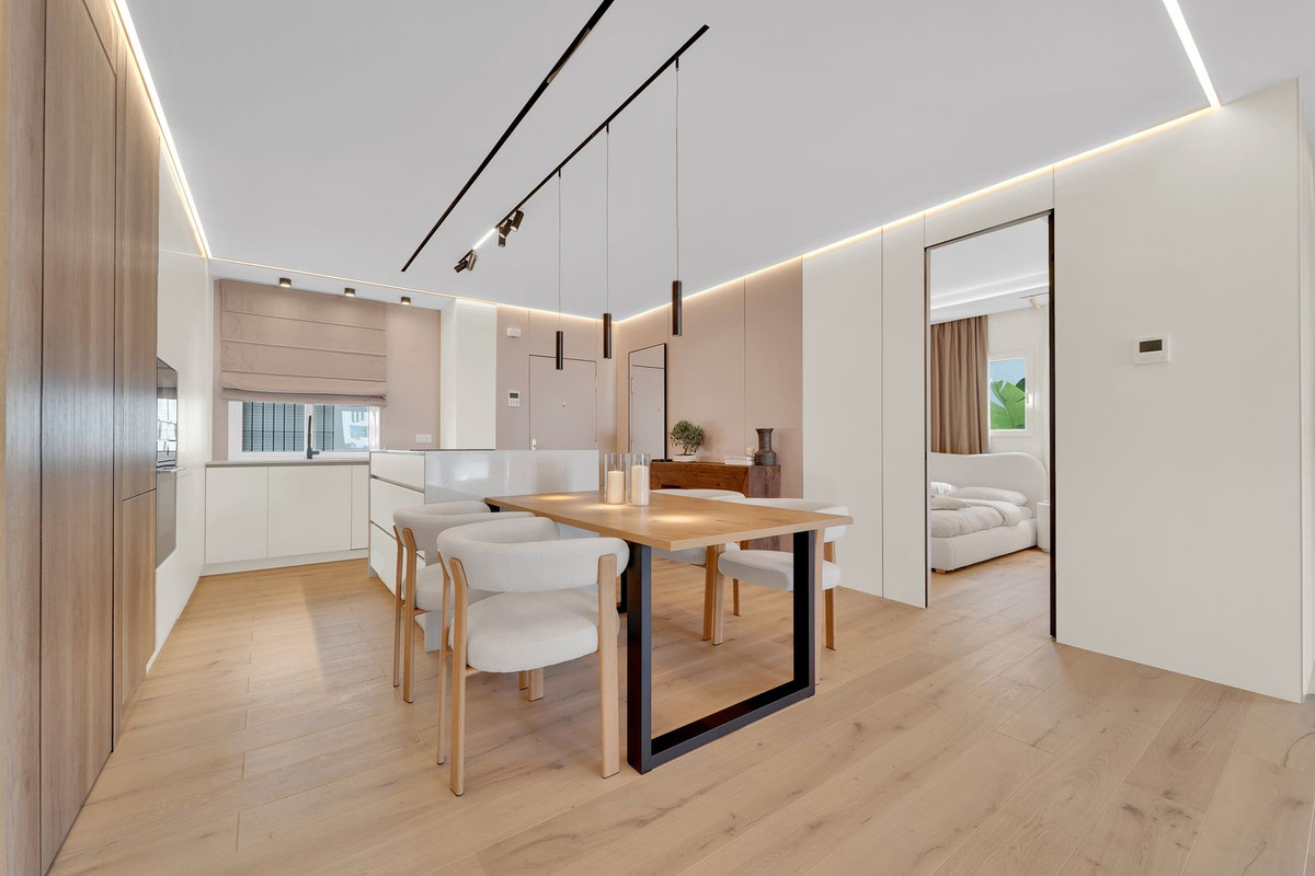 3 Bed, 3 Bath - Apartment for Sale in Nagueles, Marbella