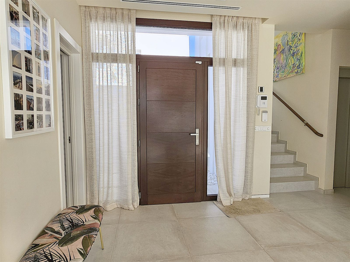 5 Bed, 5 Bath - Villa for Sale in Riviera del Sol, Mijas