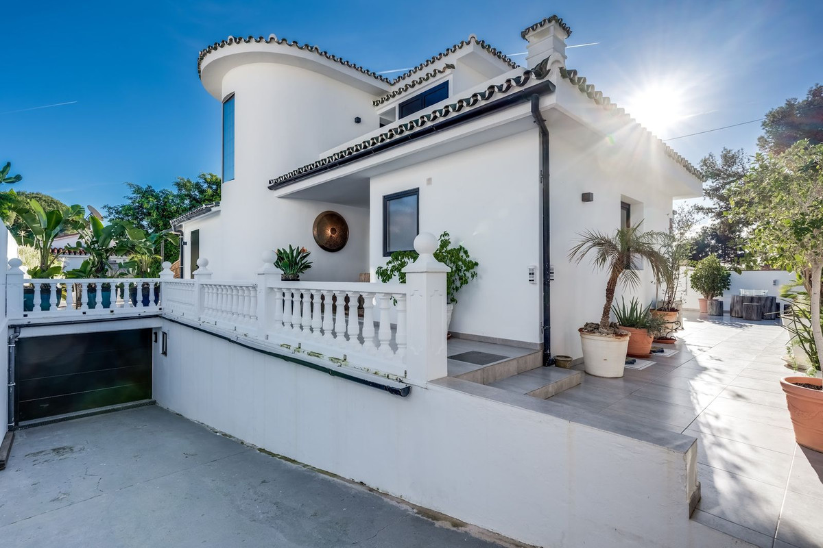 Casa de 5 Dormitorios en venta en Nueva Andalucía, Marbella