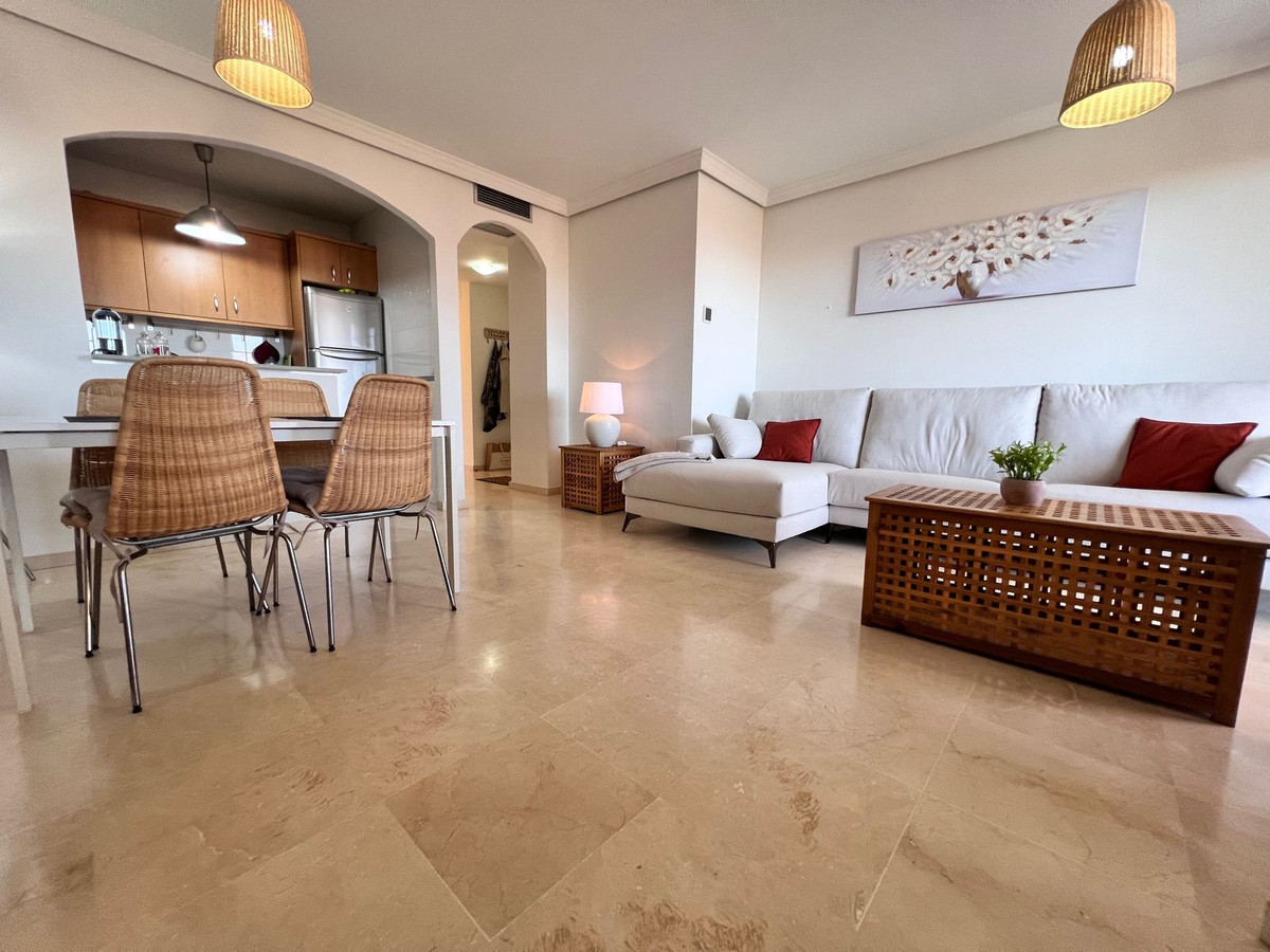 Piso de 2 Dormitorios y 2 Baños en venta en Manilva
