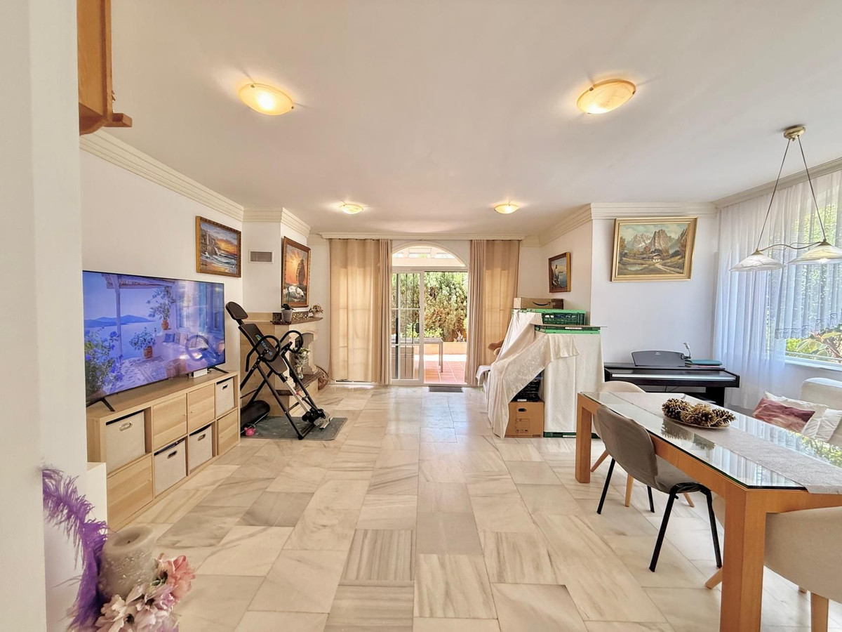Casa Adosada de 5 Dormitorios y 3 Baños en venta en Riviera del Sol, Mijas