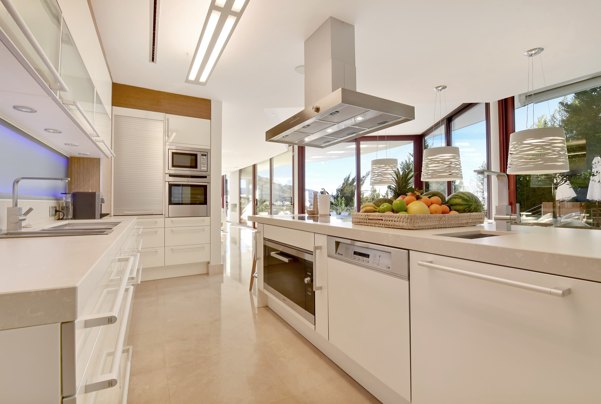 Casa de 7 Dormitorios y 6 Baños en alquiler vacacional en Nueva Andalucía, Marbella