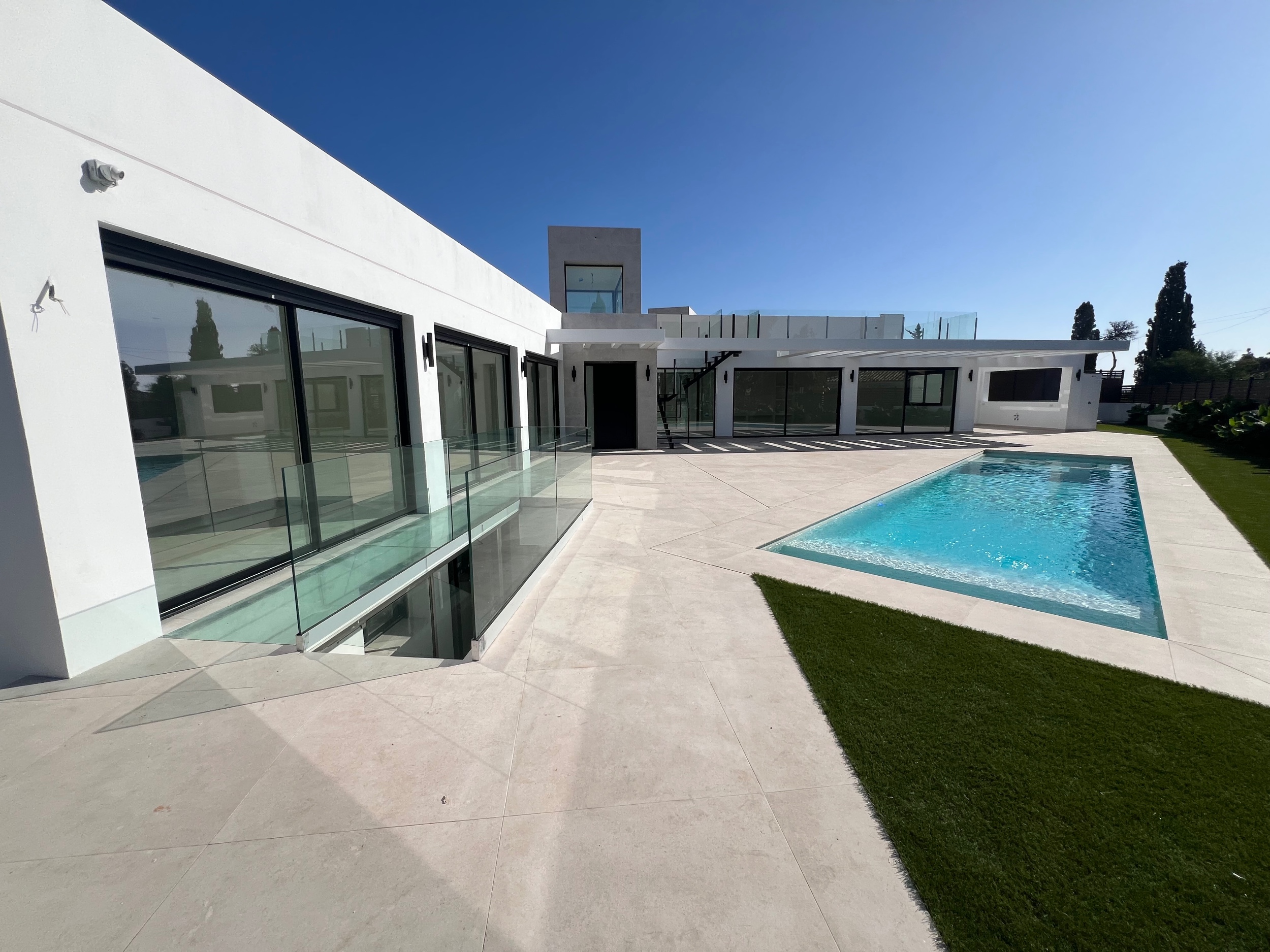 Casa de 5 Dormitorios y 5 Baños en venta en Las Lagunas de Mijas
