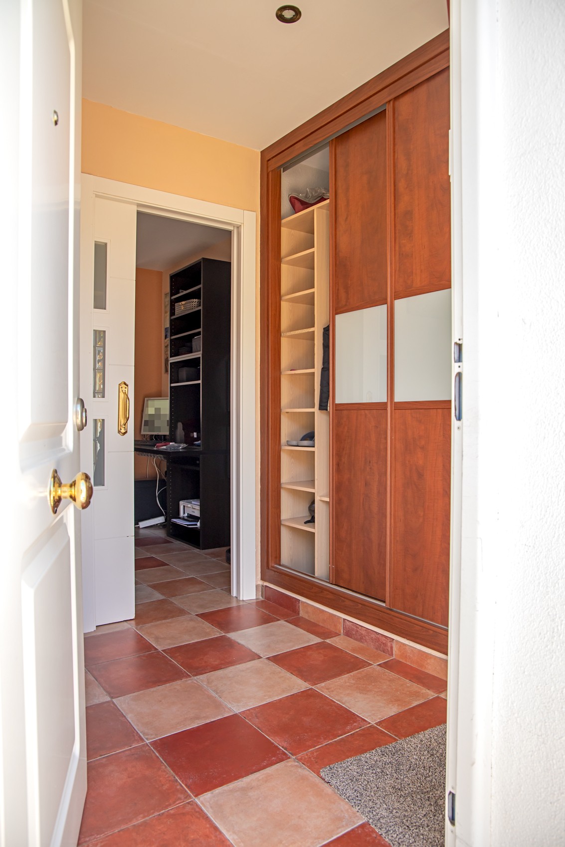 Casa Adosada de 5 Dormitorios en venta en Gelves