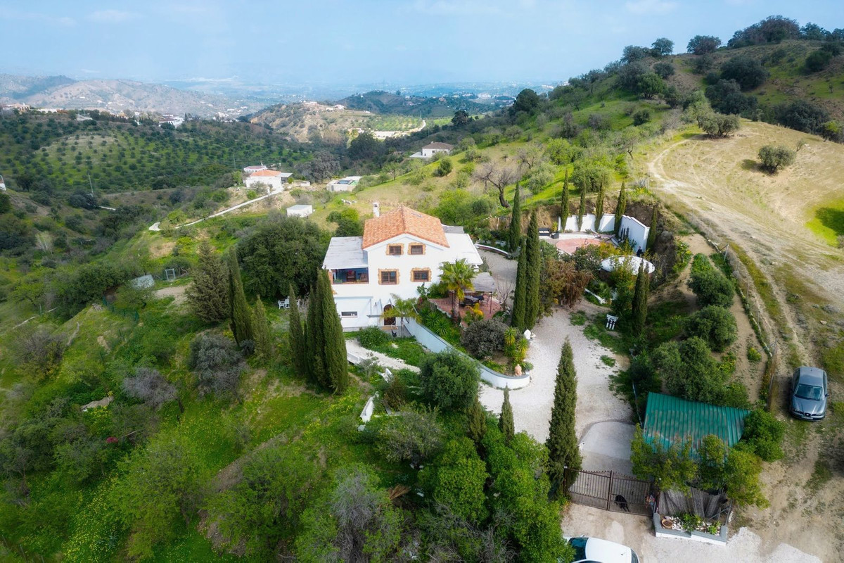 Casa de 3 Dormitorios y 3 Baños en venta en Coin