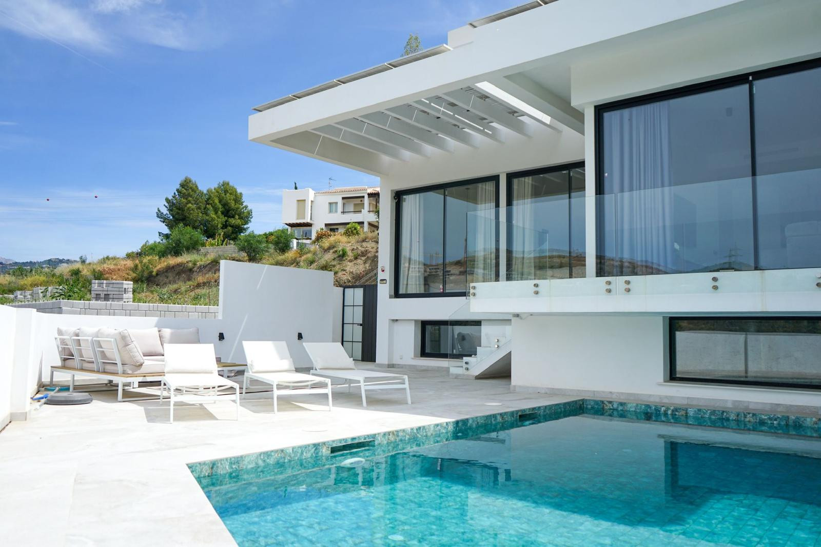 Casa de 5 Dormitorios en alquiler en La Alquería, Benahavís