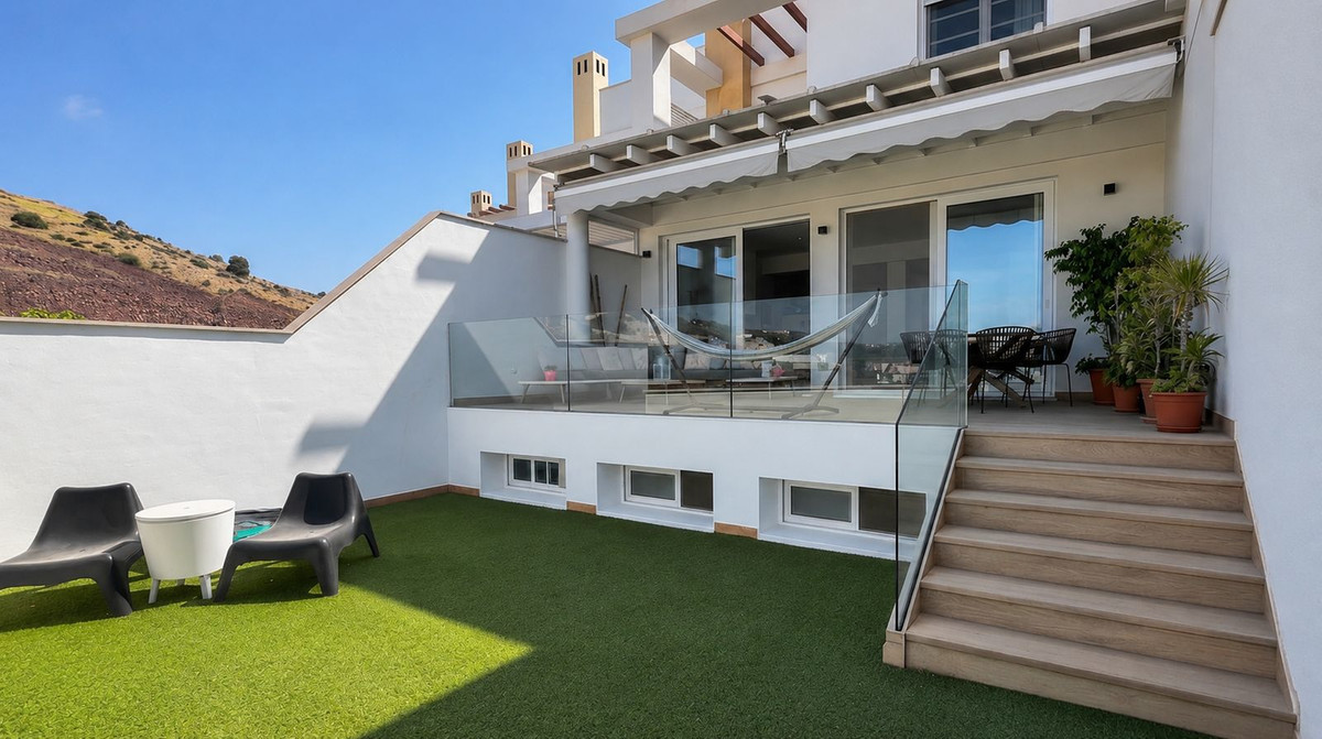 Casa Adosada de 3 Dormitorios y 3 Baños en venta en Málaga