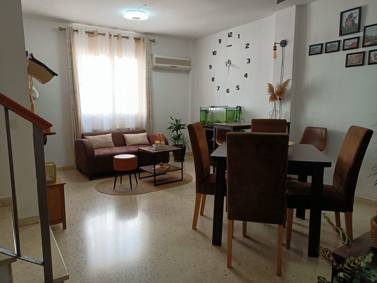 Casa Adosada de 3 Dormitorios y 2 Baños en venta en Guadiaro
