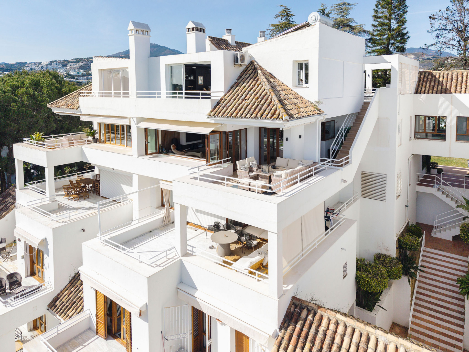 3 Bed, 3 Bath - Penthouse for Sale in Nueva Andalucia, Marbella