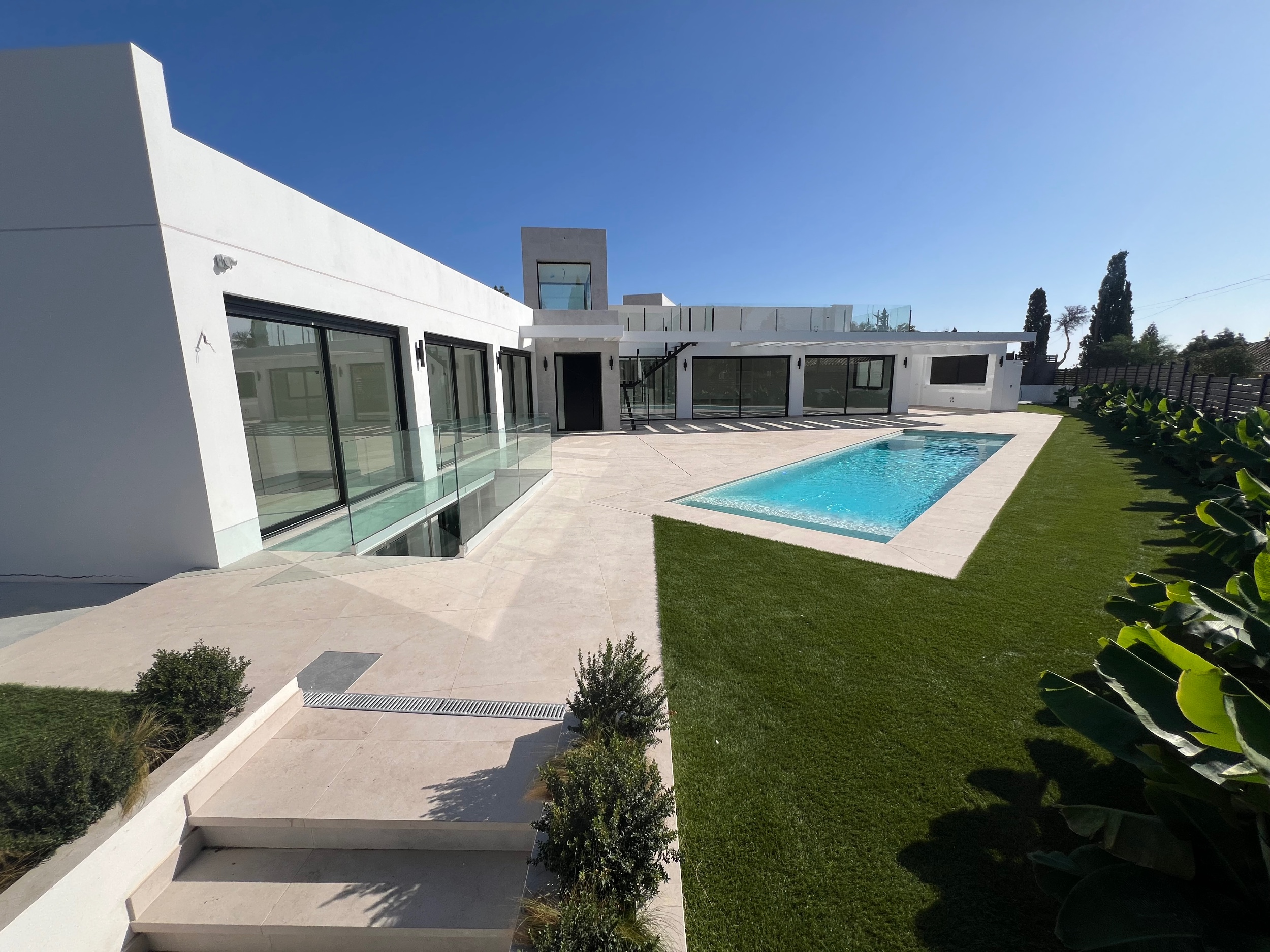 Casa de 5 Dormitorios y 5 Baños en venta en Las Lagunas de Mijas